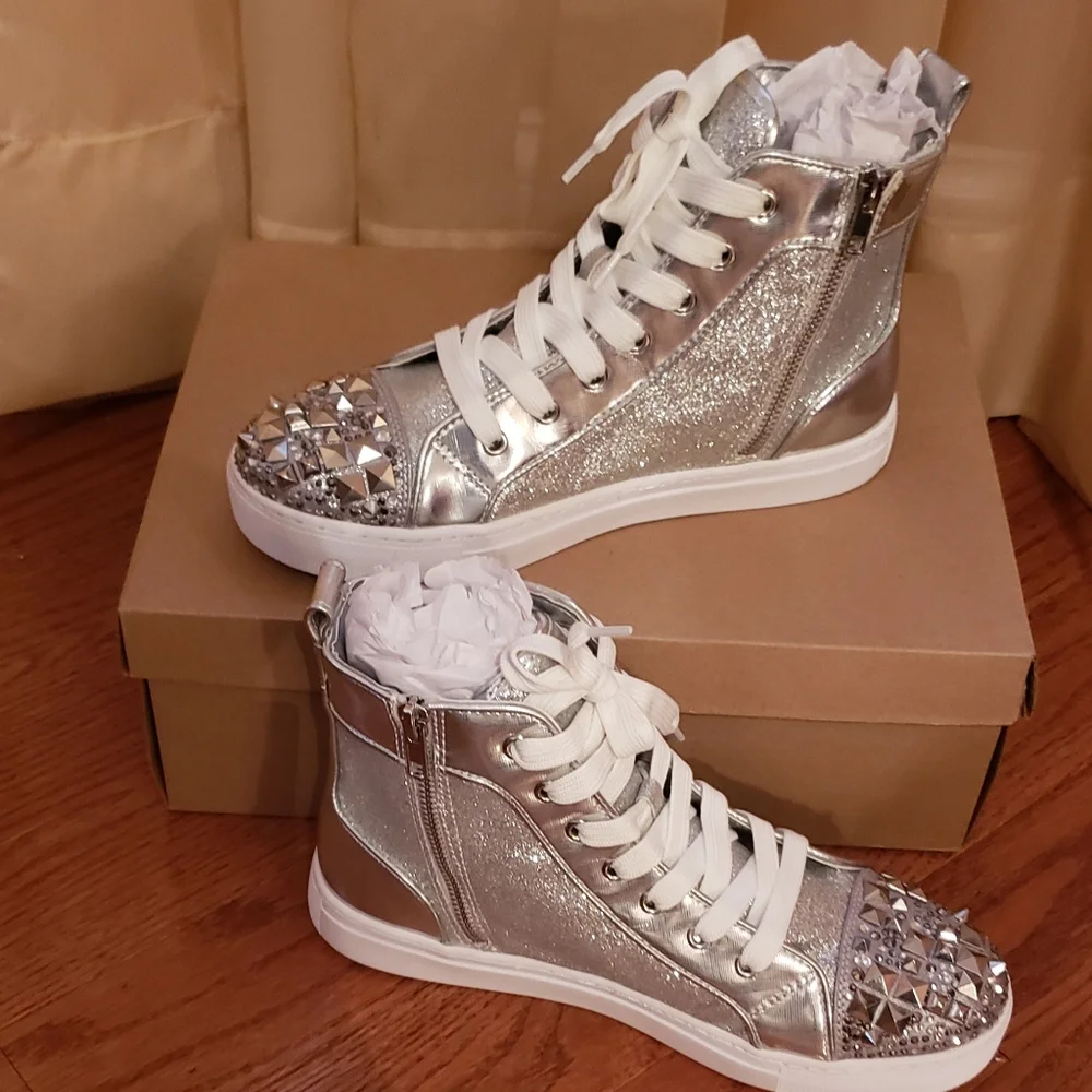 Sneakers - Picture 2 of 6